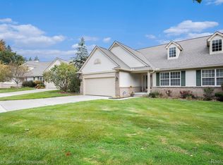 116 Four Seasons Dr, Lake Orion, MI