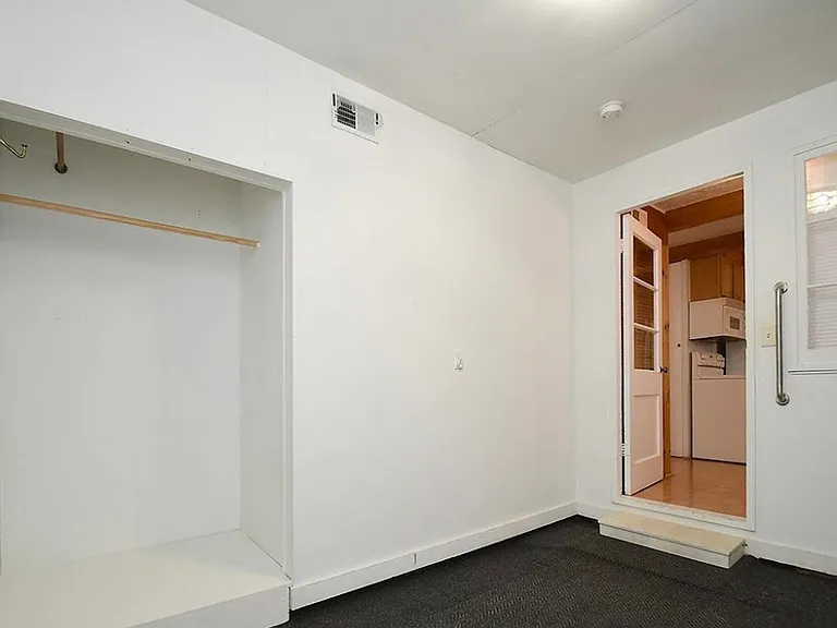 4526 Randolph St — Photo 20