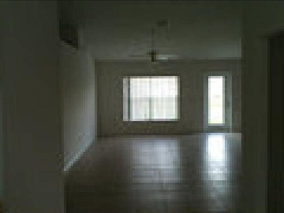 4th image of 1074 SW Mantilla Ave