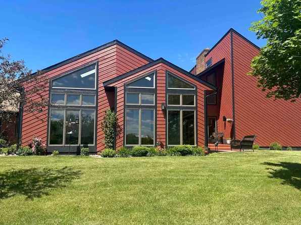 W10290 Lumsden Rd, Elroy, WI 53929