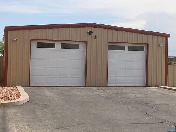 2nd image of 1313 Spruce Ln