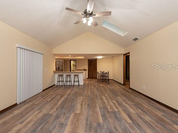 3rd image of 2617 Manor Oak Dr