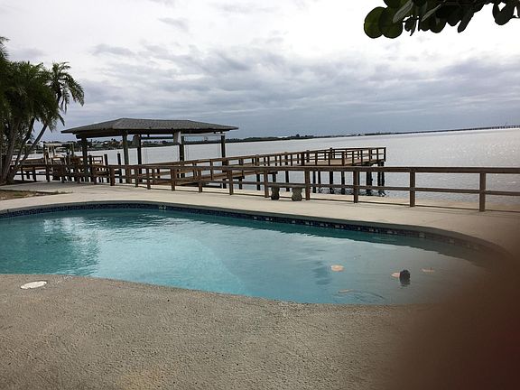 Pool, dock and boat lift