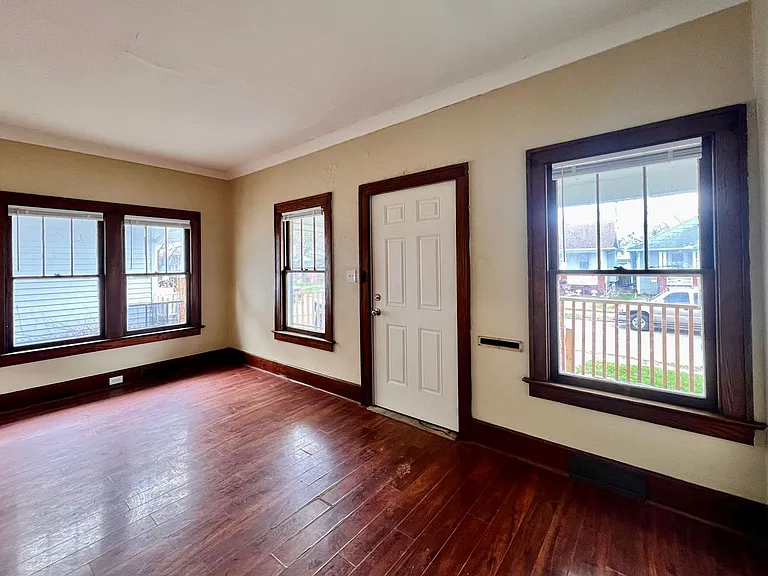 3817 Burton Ave — Photo 3