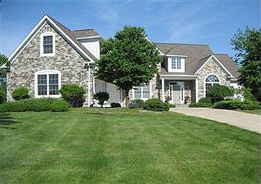 2nd image of 5525 N Woods Ln