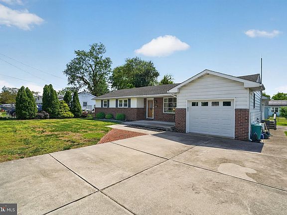 3rd image of 77 Harmony Rd