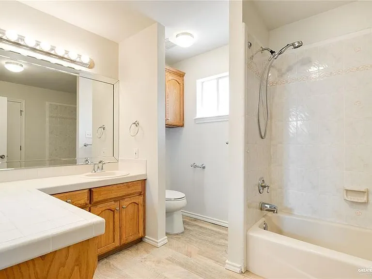1910 Meadow Way Dr — Photo 6