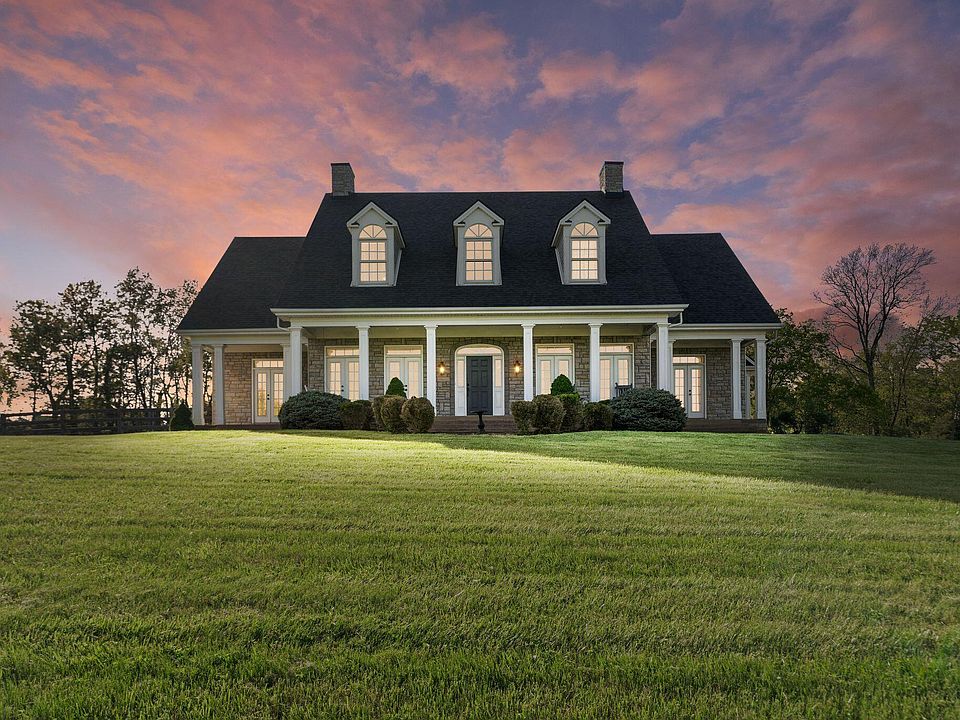 1st image of 221 Creekwood Way