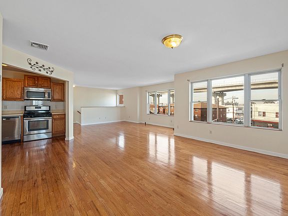 Living/Dining area