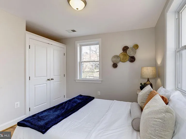 1927 3rd St NE #301 — Photo 6