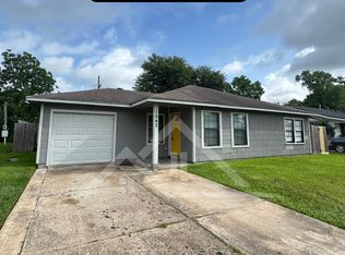 1042 Ruby Ln, Orange, TX 77630