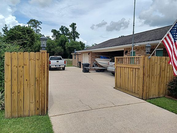 4th image of 317 Lake Crescent Cir