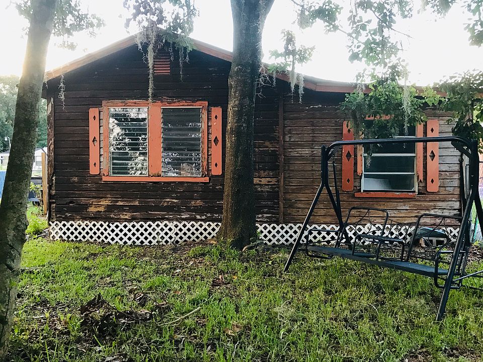 Yard with vintage swing