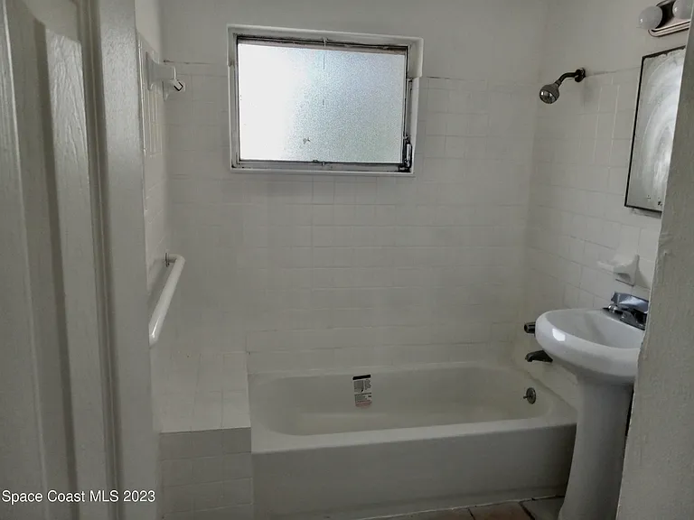 354 Hibiscus Ave — Photo 6