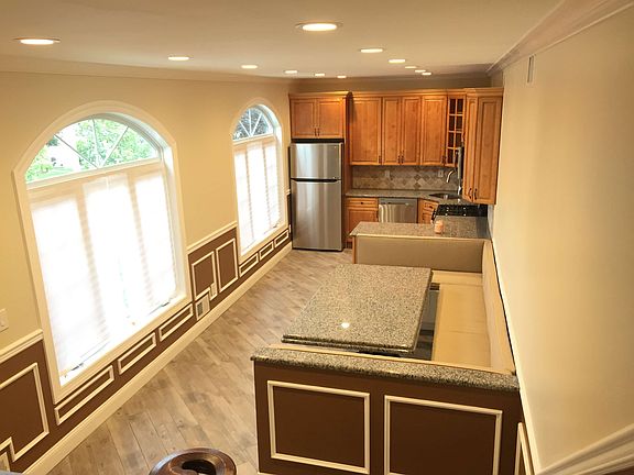 4th image of 385 Ramona Ave