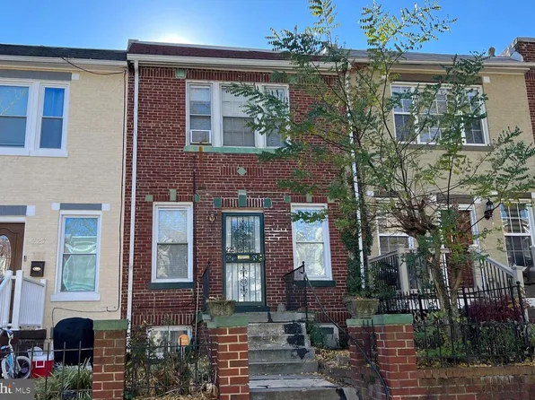 225 Cromwell Ter NE, Washington, DC 20002
