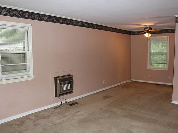 2nd image of 304 Burgess St