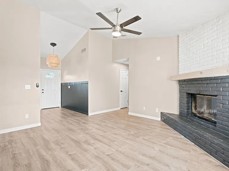 8034 Fairlands Way — Photo 9