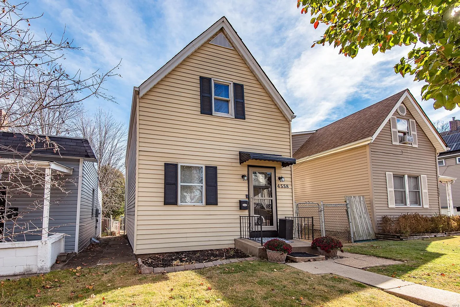 4558 Newport Ave photo 1