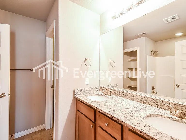2100 N Wakefield St — Photo 12
