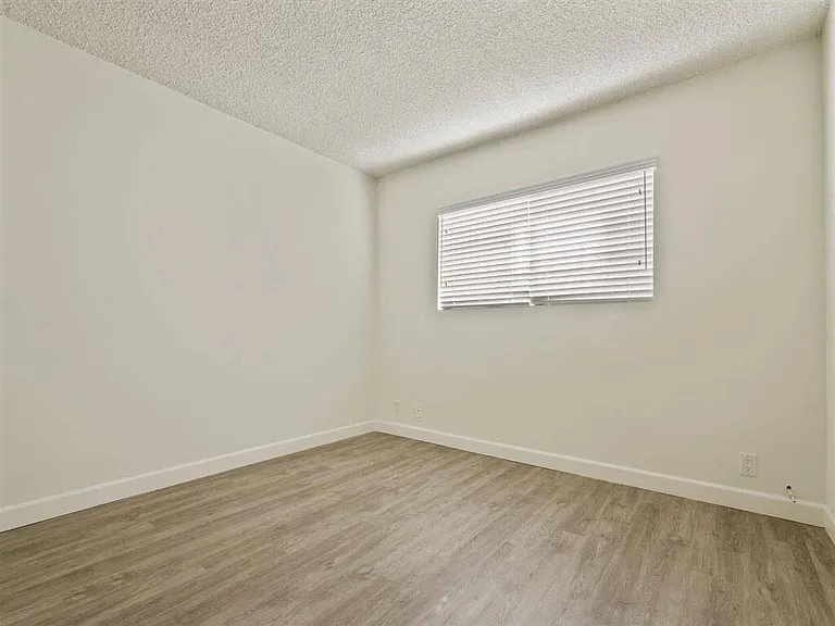 Brockton Avenue Apartments — Photo 17