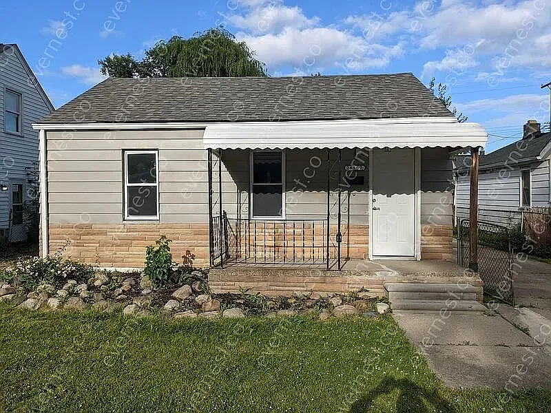 3 bed, 1.0 bath, 993 sqft, $1,547 — Photo 1