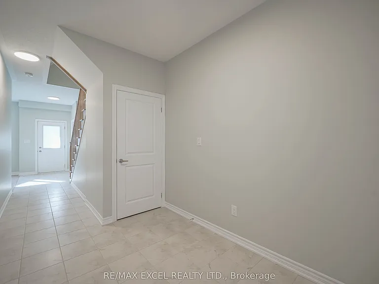 11 Chicago Ln — Photo 4