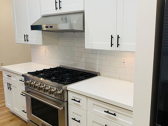 3rd image of 6115 1/2 Burwood Ave