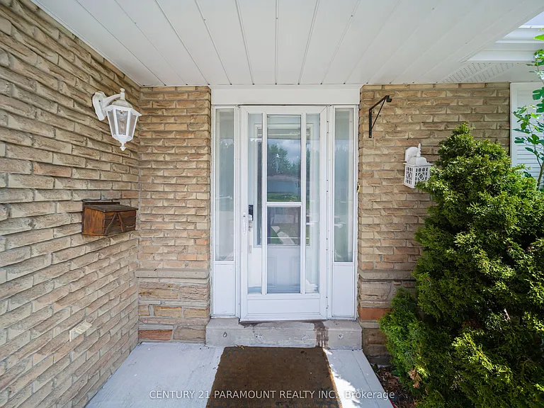 11 Gondola Cres — Photo 3