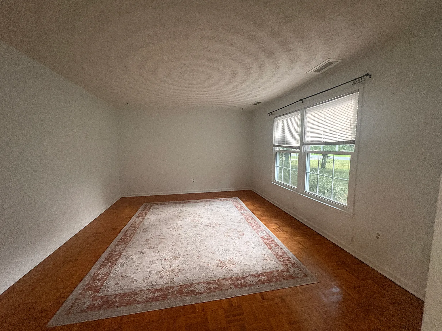 4 bed, 2000 sqft, $2,500 — Photo 3