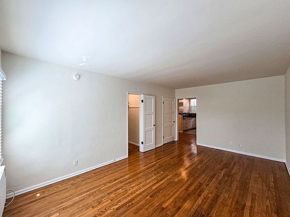 3rd image of 2002 N Vermont Ave #0