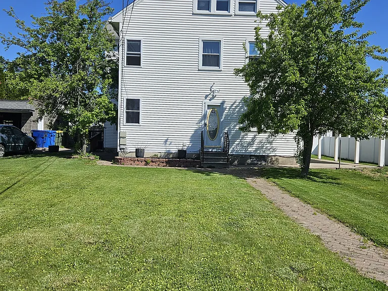42 Anderson Ave #3 — Photo 1