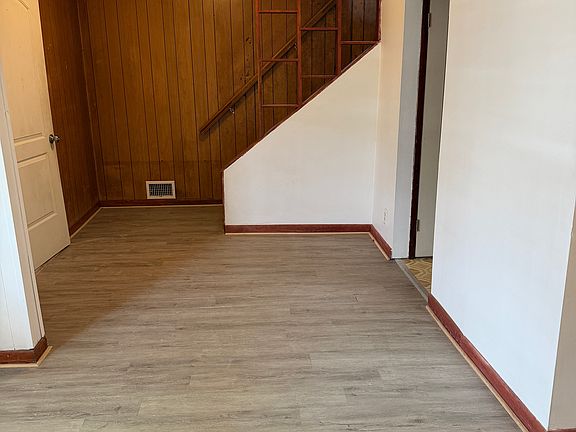 3rd image of 250 Wyoming Ave