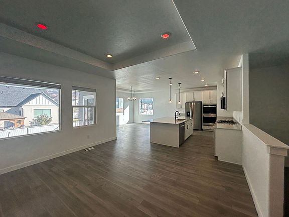 3rd image of 284 W Saddlebrook Dr