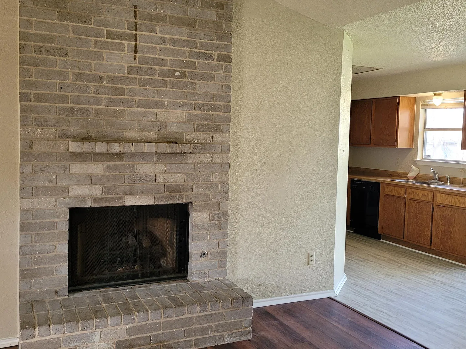 3 bed, 1100 sqft, $1,925 — Photo 3