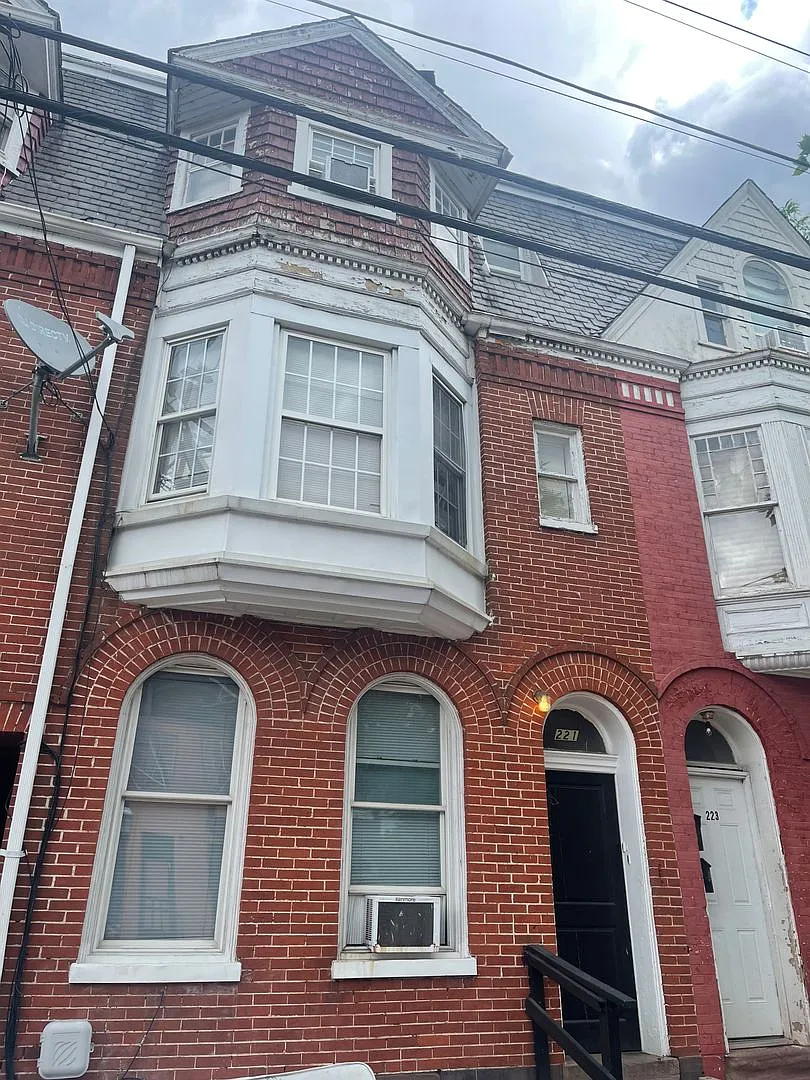 221 S Pine Street — Photo 3