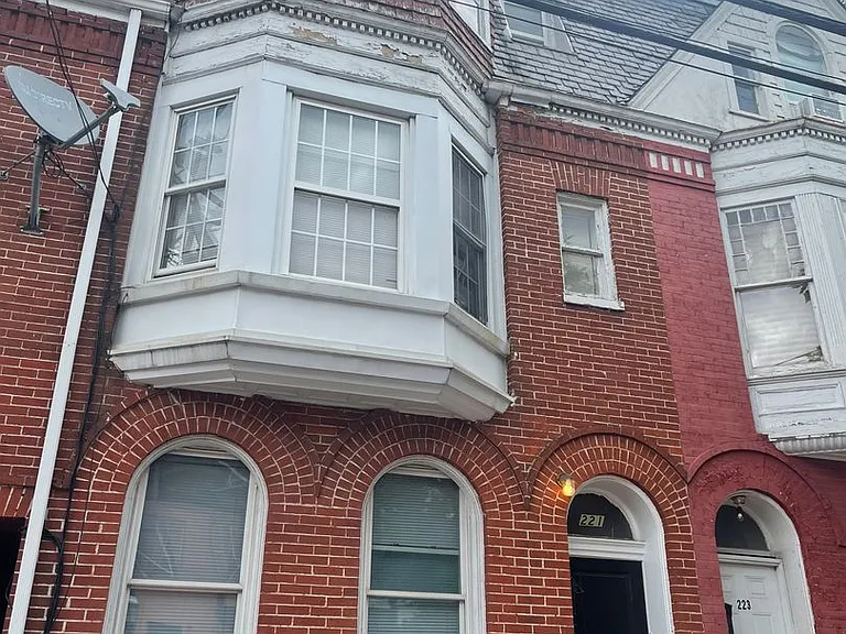 221 S Pine Street — Photo 2