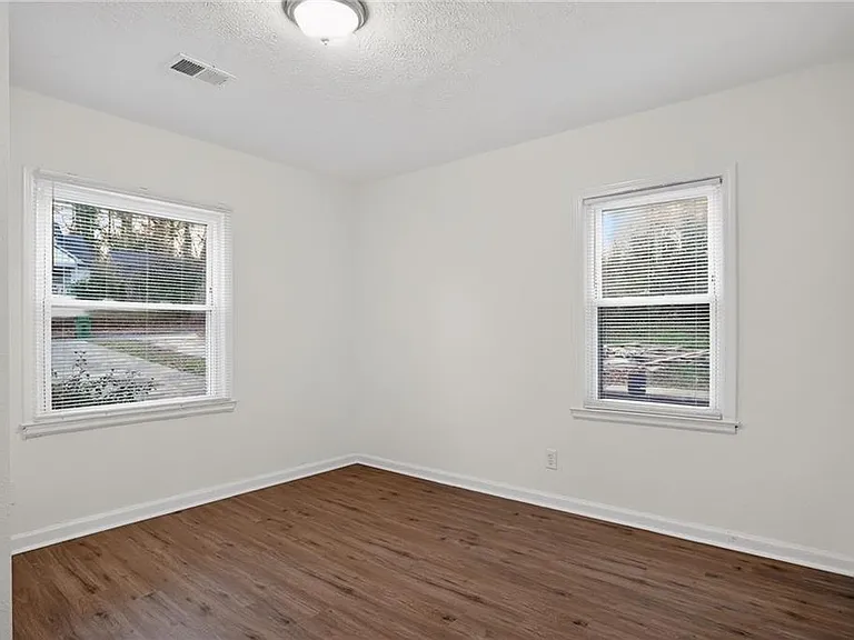 1439 Westboro Dr SW — Photo 16