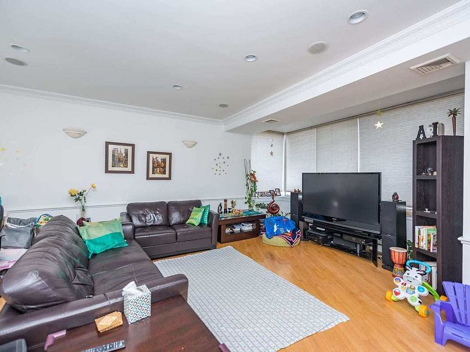 1st image of 3112 45th St APT 2