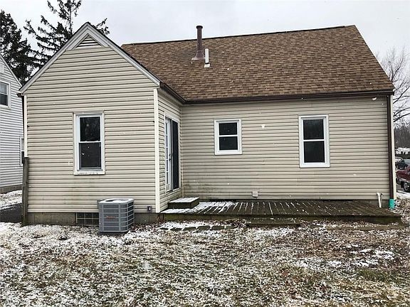 3rd image of 965 Warwick Dr
