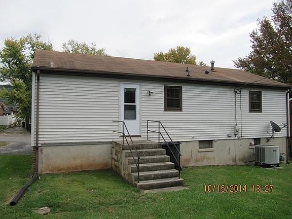 3rd image of 5440 Endicott St NE
