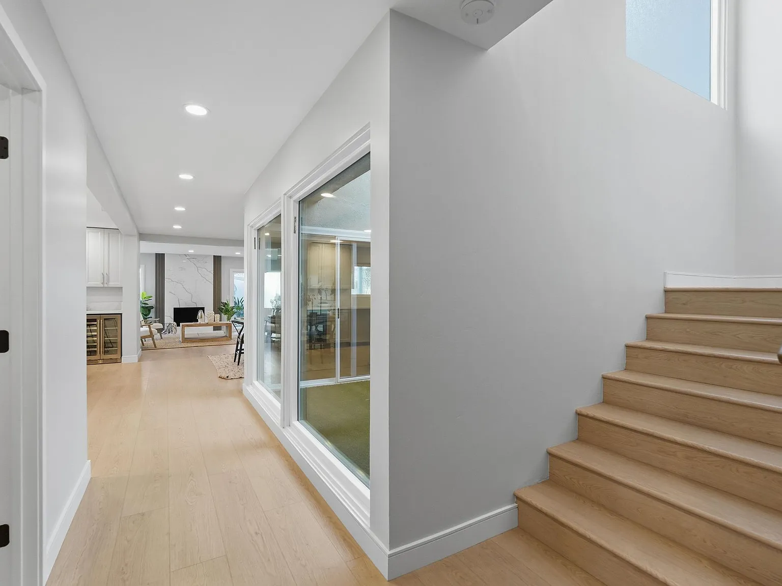 4 bed, 3.5 bath, 2645 sqft, $7,999 — Photo 4