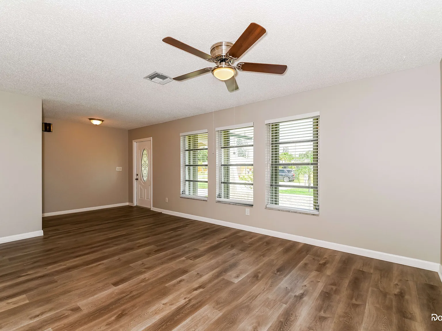 3 bed, 2.0 bath, 1528 sqft, $2,025 — Photo 4