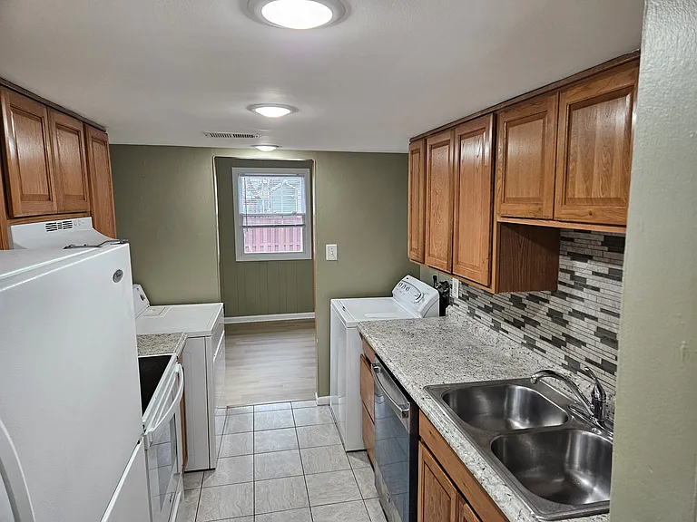 2612 Heth Ct — Photo 6