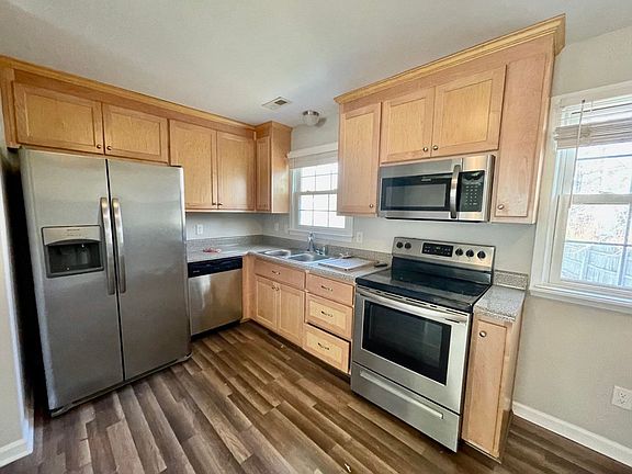 3rd image of 3811 Hyde Park Dr