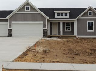 6385 Eaglewood Dr, Hudsonville, MI 49426