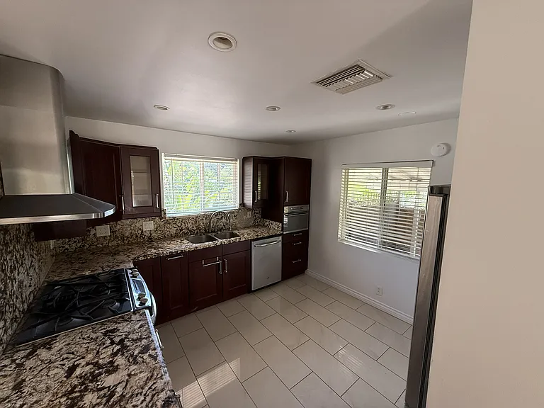 4623 Lowell Ave — Photo 1
