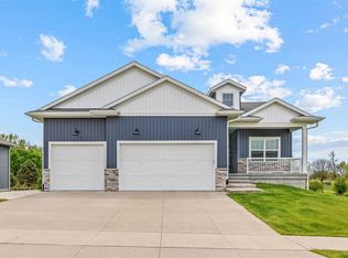 819 Old Mill Ln, Solon, IA 52333