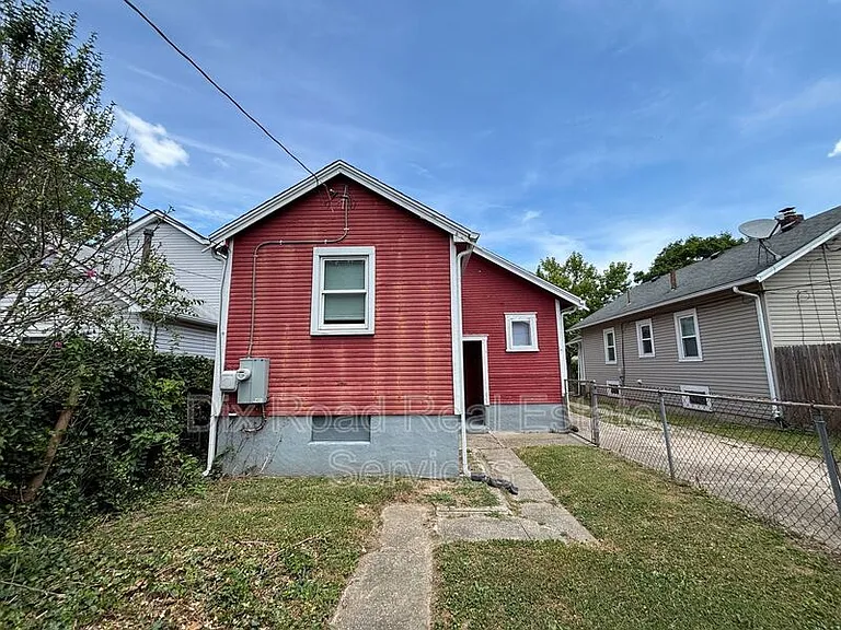24 Lutz Ave — Photo 3