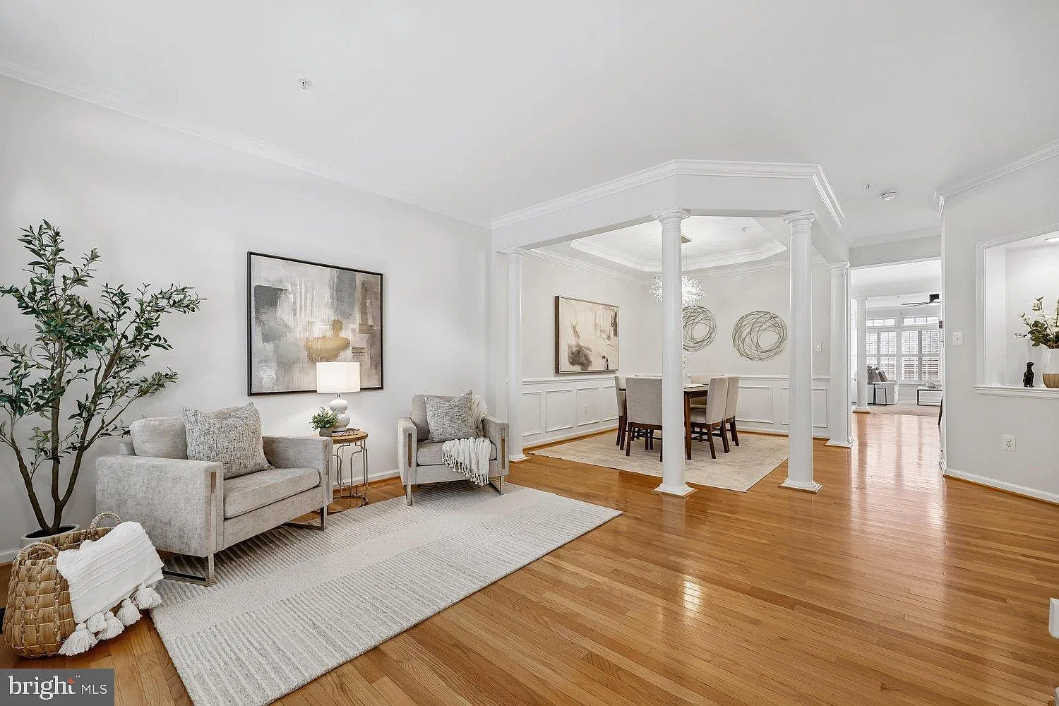 3 bed, 4.0 bath, 2618 sqft, $4,100 — Photo 3